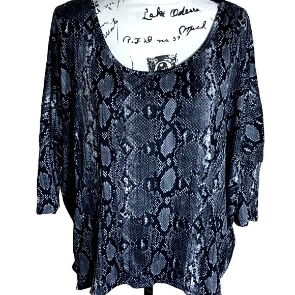EXPRESS animal print butterfly sleeve blouse medium - Picture 1 of 5